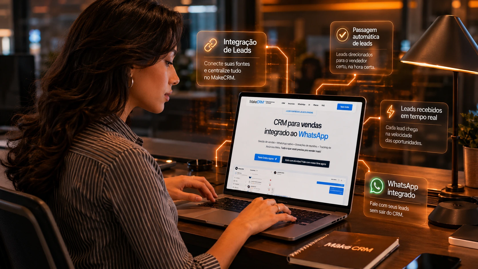 mulher com notebook e metricas de crm integrado com IA